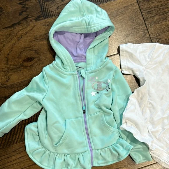 Bundle of 2T cloths - Picture 2 of 4